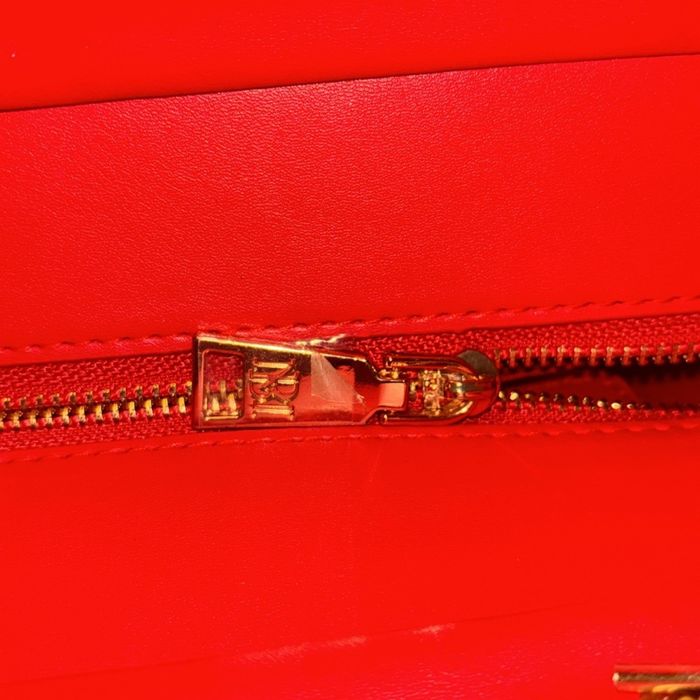 🆕 Badgley Mischka Red Quilted Chain Strap Bag - Vegan Leather - Picture 10 of 15